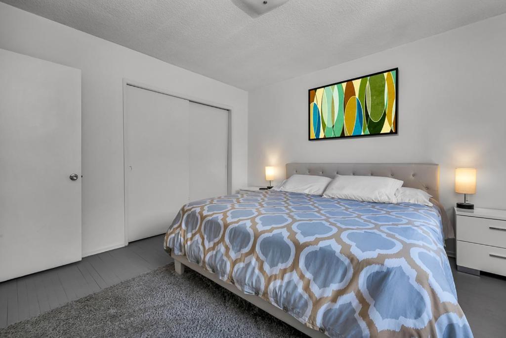Prime Location 1 Bedroom And Bathroom Retreat In Beverly Hills *