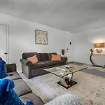 Prime Location 1 Bedroom And Bathroom Retreat In Beverly Hills