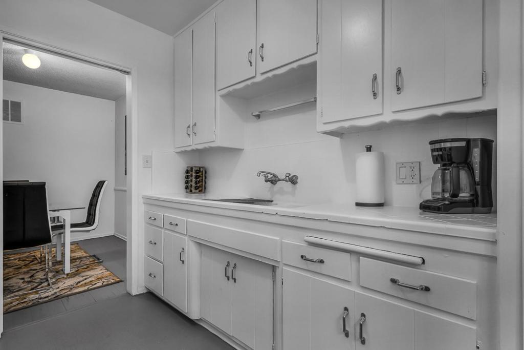 Prime Location 1 Bedroom And Bathroom Retreat In Beverly Hills Apartamento